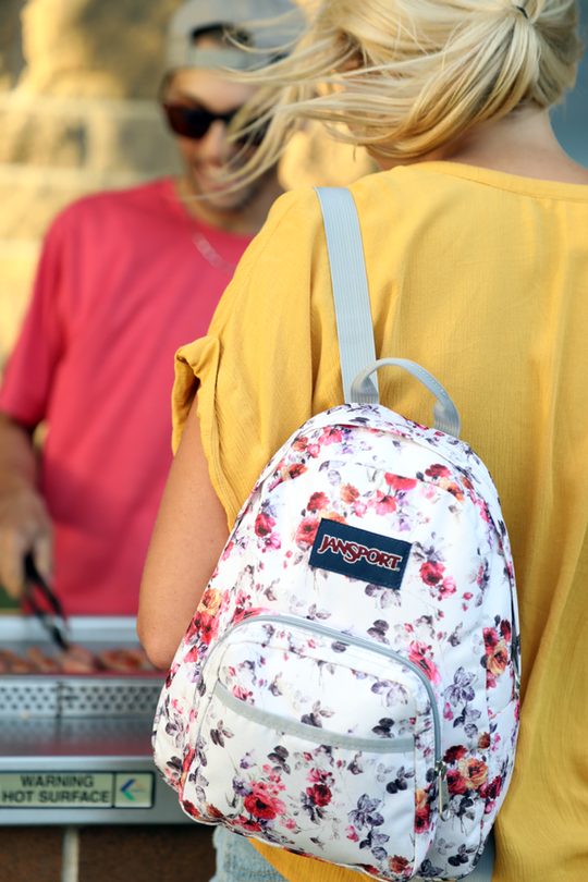 The Trendy JanSport Backpacks Choose Yours!